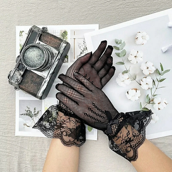 🎃🕸️ Wednesday Adams Style Mesh Evening Outing Gloves - Picture 5 of 5